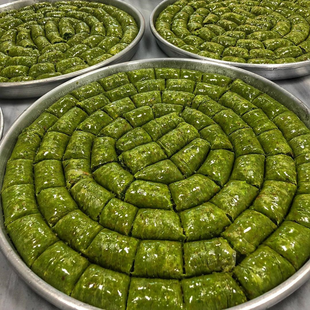 Pistazienröllchen (Fıstık Dolama) (2,2 KG TABLETT)