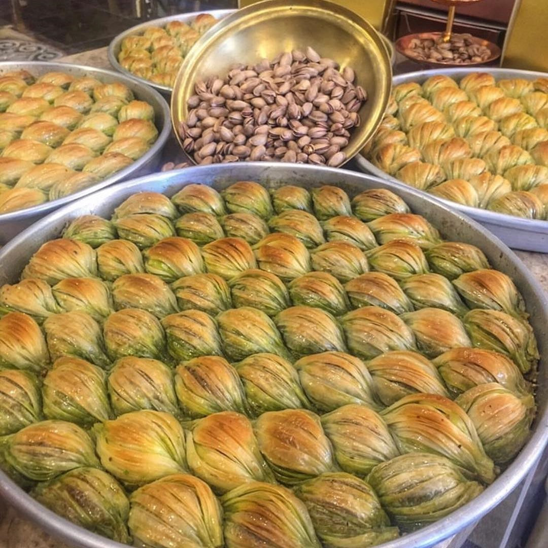 Midye-Baklava (Pistazien) (2,2-KG-TABLETT)